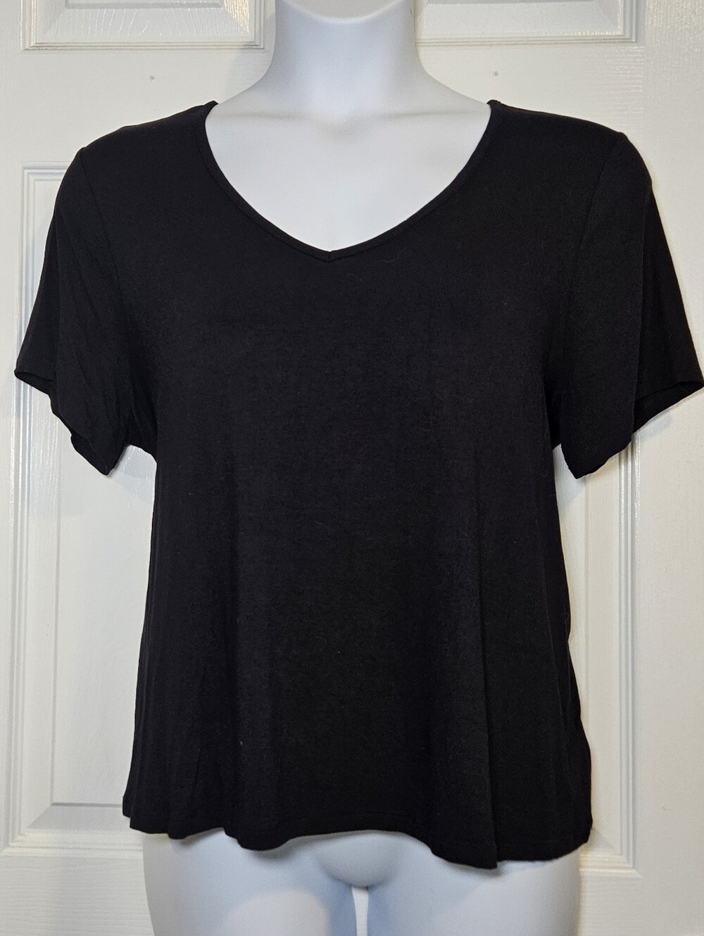 Old Navy Black V-Neck Short Sleeve Tee